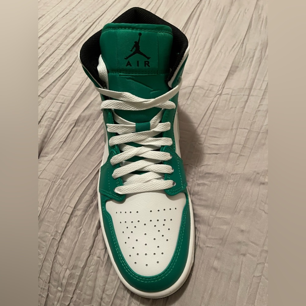 Air Jordan 1 Mid